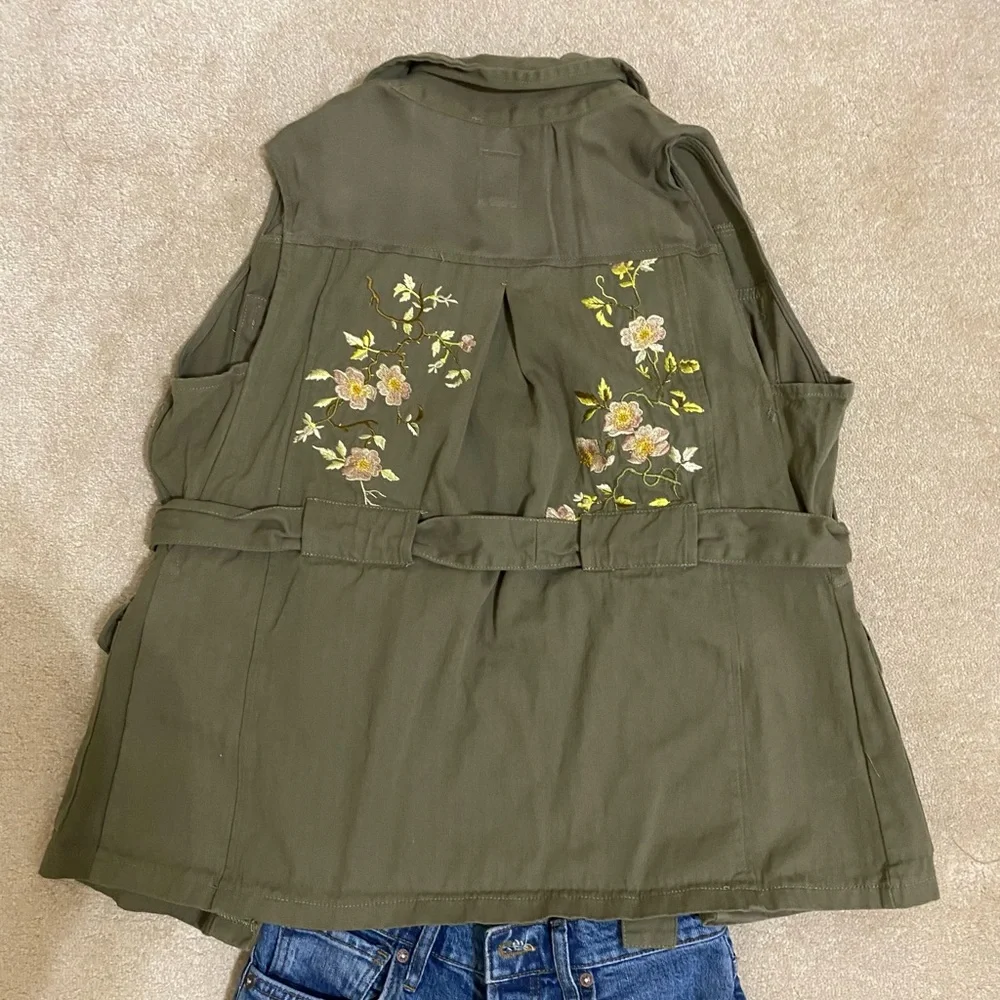 Retro floral military green vest - Picture 3 of 3